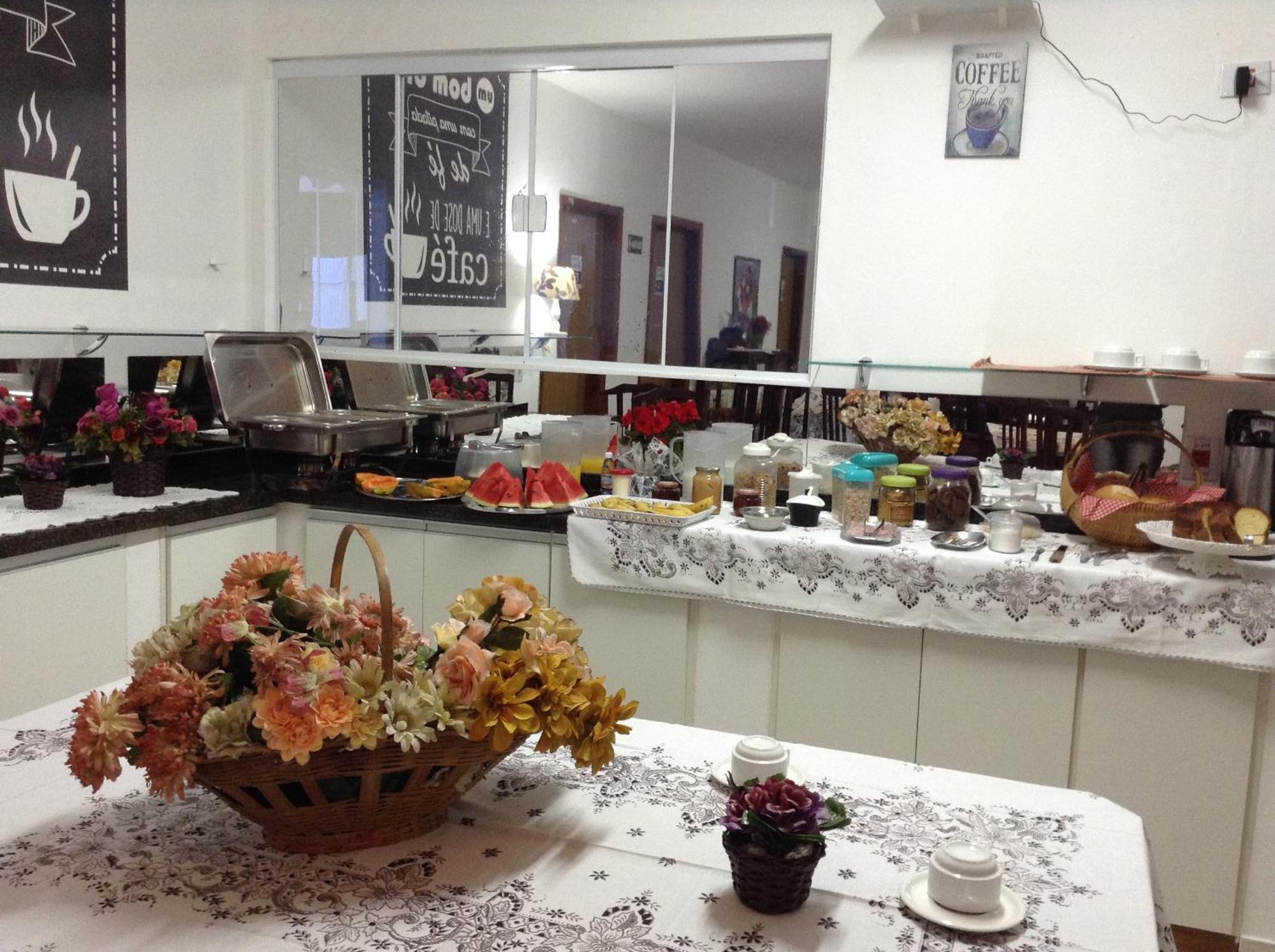 Espaco Alvorada ,Agendamento Das Atividades, Cafe Da Manha ,Banheira E Piscina No Centro 브로타스 외부 사진