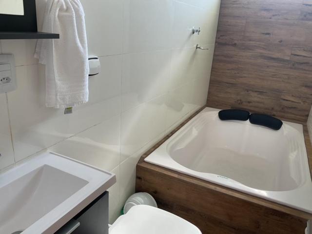 Espaco Alvorada ,Agendamento Das Atividades, Cafe Da Manha ,Banheira E Piscina No Centro 브로타스 외부 사진